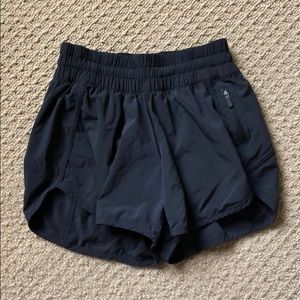 Lululemon Tracker Short Size 6